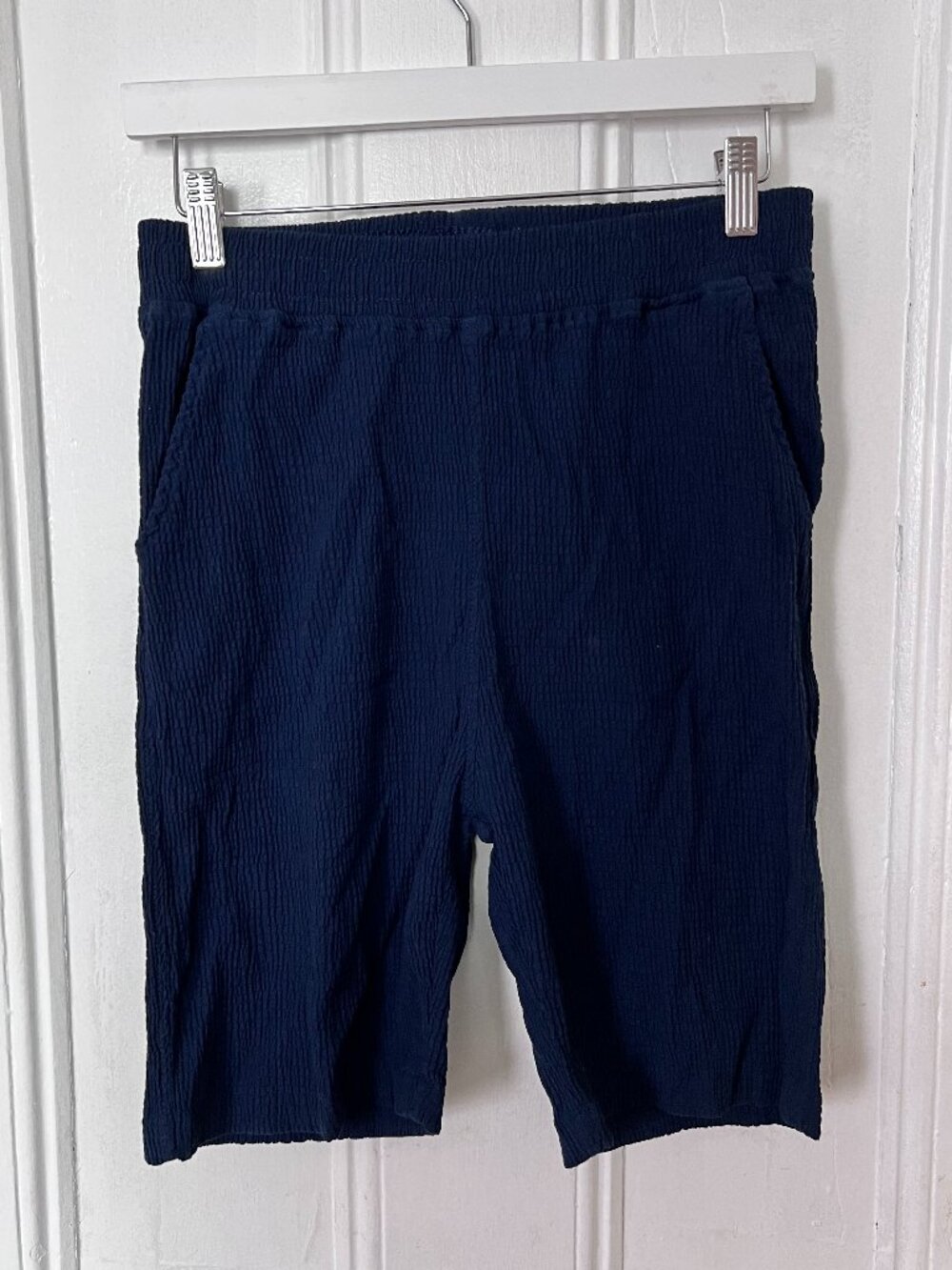 Bonnie & Clyde Navy Textured Lounge Shorts Women 2 Crinkle Casual Pull On Beach
